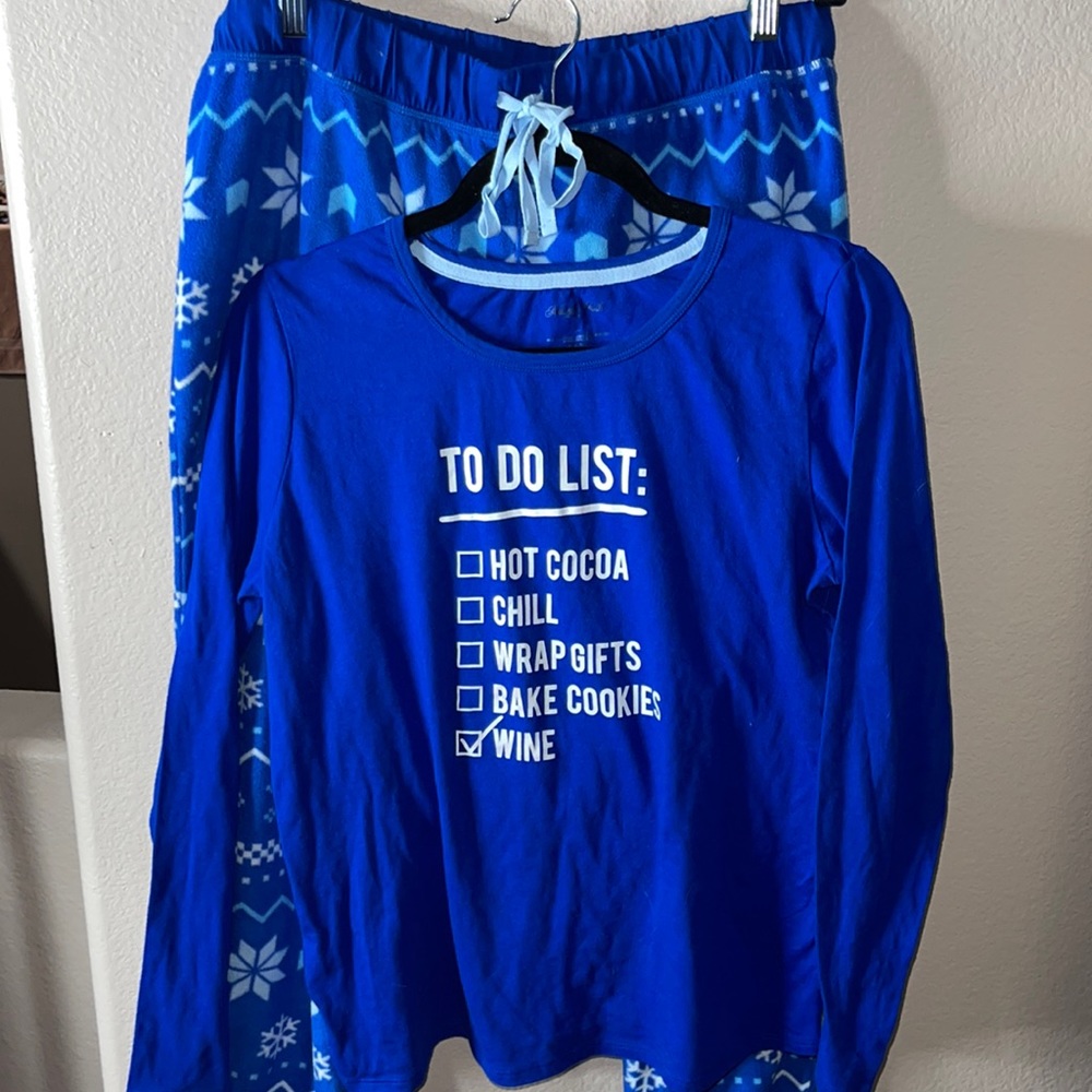 EUC Holiday Snowflake Print two-piece Pajamas